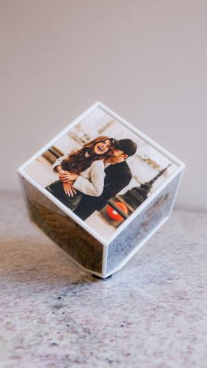 Cubo Giro automático Acrílico 10 x 10 cm cada lado    